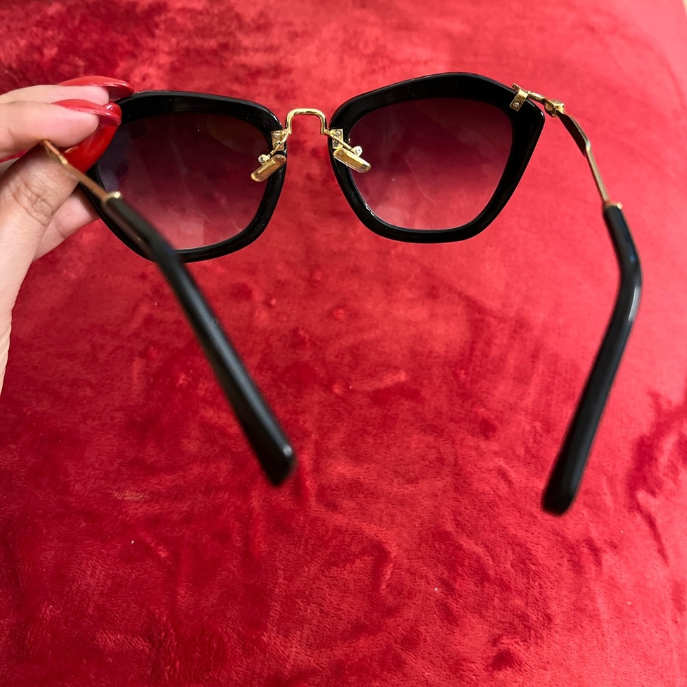 Cat Eye Sunglasses With Golden Frame - Picture 4 of 7
